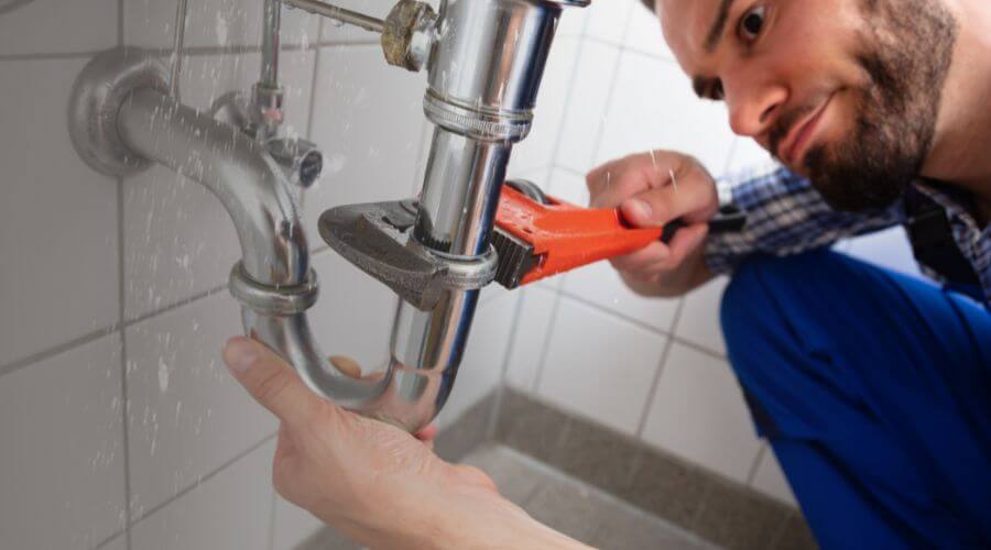 Expert burst pipe repair services in Mahomet, IL
